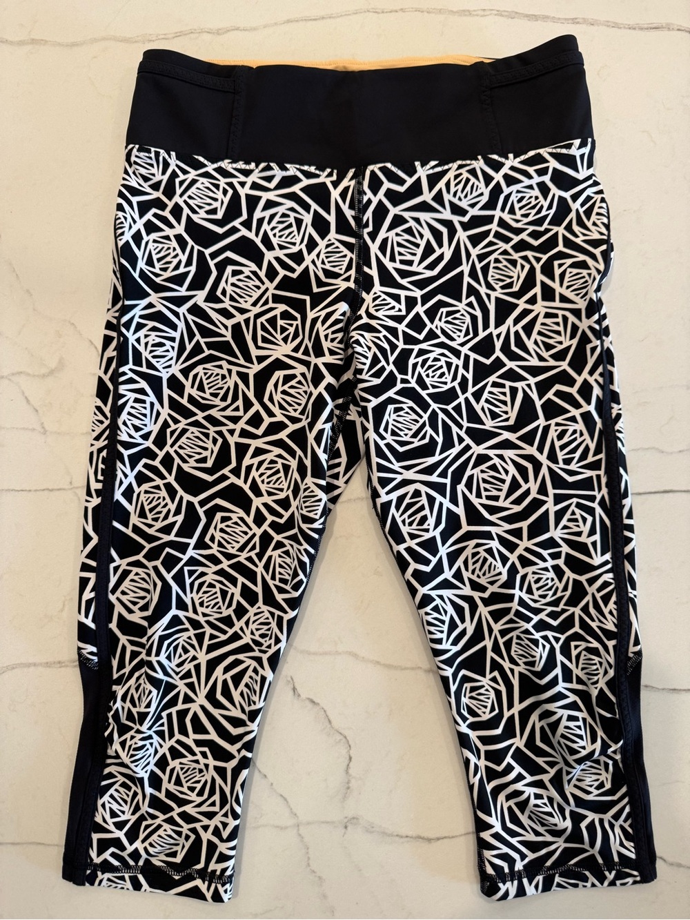 Lululemon Women’s Cropped Leggings, Size 6, Like New